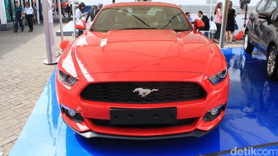 Diler Ford Pamerkan Mustang