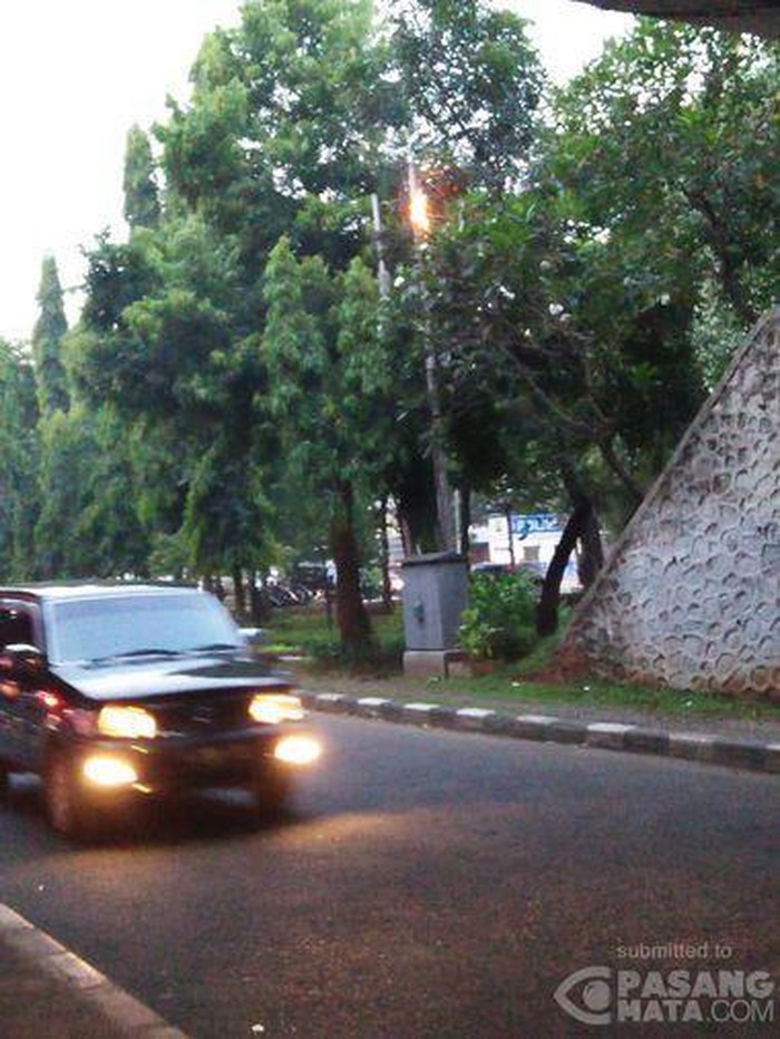 Kabel di Dekat UI Depok Terbakar