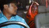 Lenih dibawa ke Rutan Pondok Bambu.