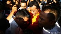 Dalam kasus ini, KPK telah menetapkan 5 orang tersangka yaitu Ojang Sohandi (OJS), Jajang Abdul Holik (JAH), Lenih Marliani (LM), Fahri Nurmallo (FN), dan Devyanti Rochaeni (DVR). Suap sebesar Rp 528 juta itu diberikan dari Ojang agar namanya tidak disebut dalam perkara yang menjerat Jajang di Kejati Jabar.