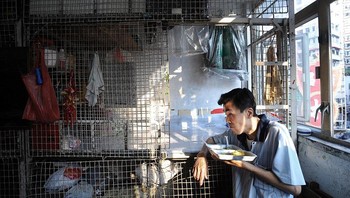 Konon ada ribuan orang tinggal di tempat semacam ini. Foto: Mirror