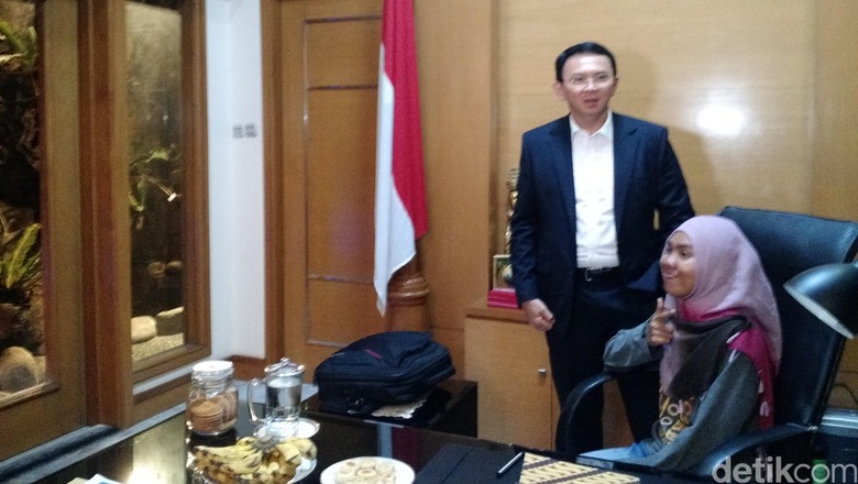 Ahok Tunjukkan Ruang Kerjanya yang Tanpa Sekat  Rahasia