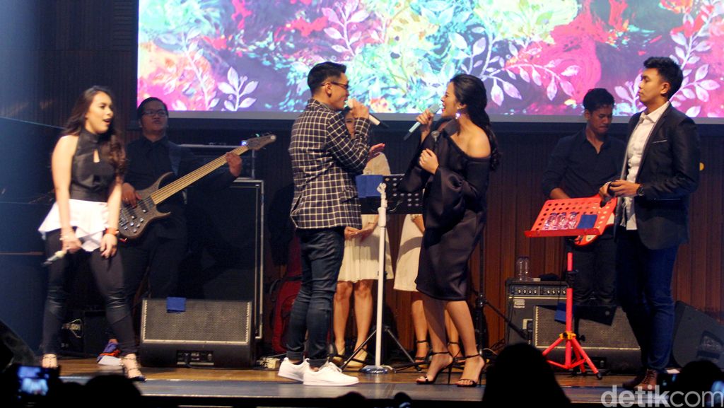 An Evening Showcase with Afgan & Raisa, Rumah Karaoke Si Pasangan Duet