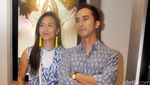 Winky Wiryawan dan Kenes Serasi dengan Warna Biru