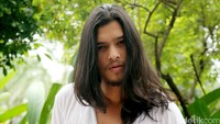 Penyanyi kelahiran 12 Mei 1990 itu juga berbagi certa tentang lagu barunya Kita yang Beda.