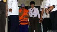 Suap sebesar Rp 528 juta itu diberikan dari Ojang agar namanya tidak disebut dalam perkara yang menjerat Jajang di Kejati Jabar.