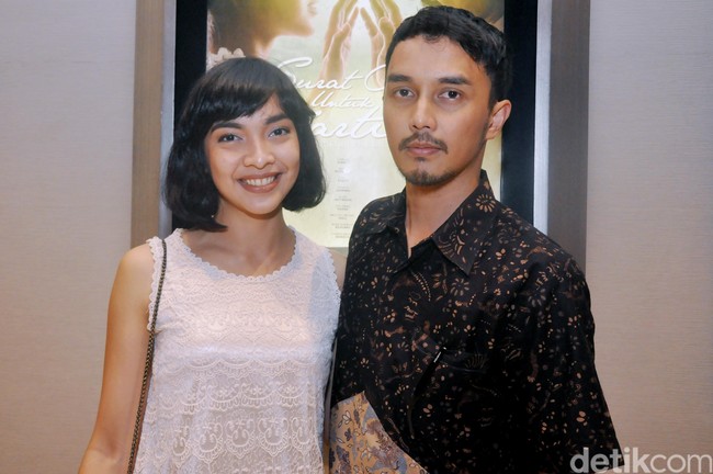 Satu lagi pernikahan artis yang mengejutkan publik. Adalah Tika Bravani dan Dimas Aditya yang hubungannya ketika pacaran jarang terekspos publik. Karenanya, pernikahan pasangan ini cukup bikin bikin kaget. Foto: Ismail/detikHOT