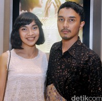 Satu lagi pernikahan artis yang mengejutkan publik. Adalah Tika Bravani dan Dimas Aditya yang hubungannya ketika pacaran jarang terekspos publik. Karenanya, pernikahan pasangan ini cukup bikin bikin kaget. Foto: Ismail/detikHOT