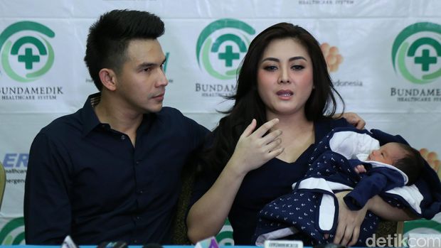 Jonathan Frizzy & Istri