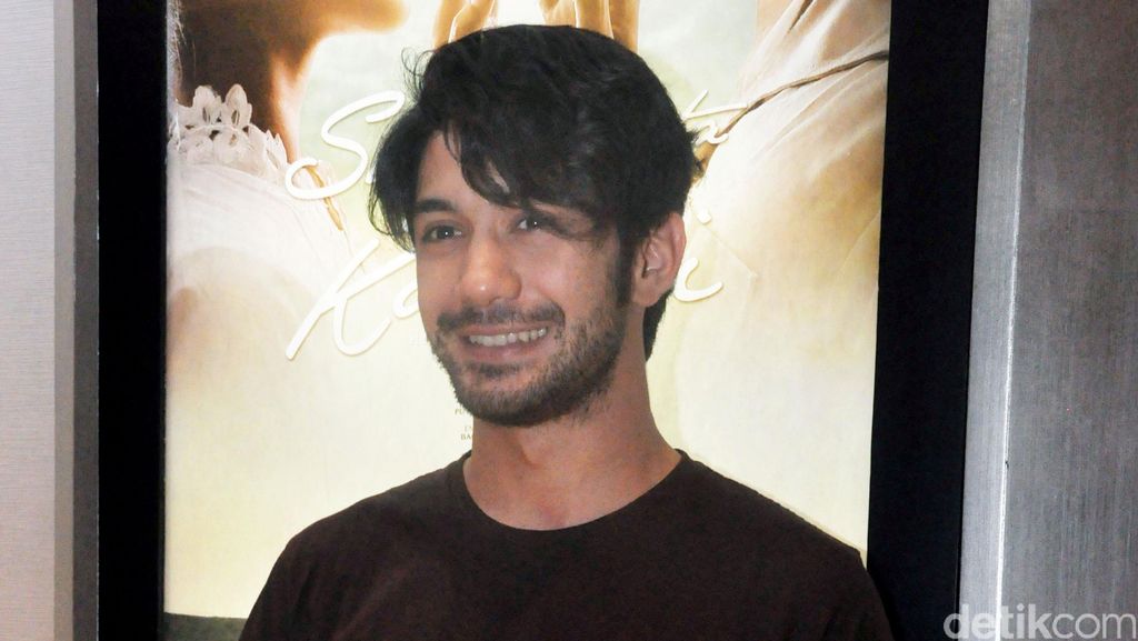 Sembuh dari Sakit, Reza Rahadian Ingin Liburan ke Jepang dan Wakatobi
