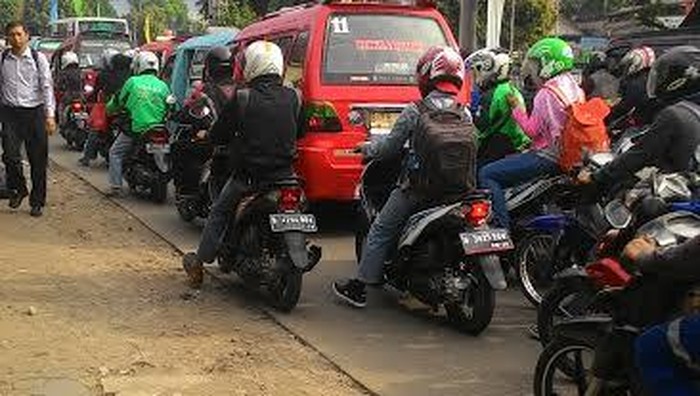 Pasar Kramat Jati Menuju Pasar Rebo Macet Parah