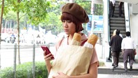 Penampilan quirky dipilih oleh sutradara Upi dan tim wardrobe sebagai ciri khas dari karakter Diana sekaligus pembeda dari karakter lainnya.