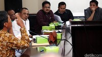 Anggota Komisi A DPRD Kota Bekasi mendengarkan keluhan yang disampaikan.