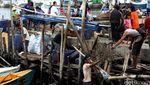 Mengais Barang Tersisa di Kampung Luar Batang