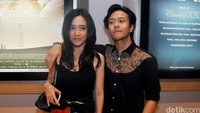 Mereka tampil dalam balutan busana batik. Pool/Gus Mun/detikFoto.