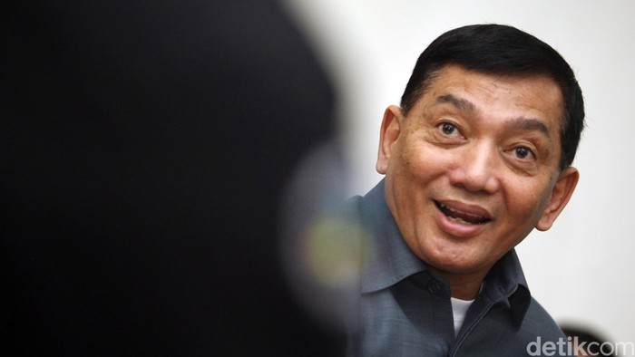 Sjafrie Sjamsoeddin pada sebuah wawancara dengan detikcom, 2013. Ia pernah menjabat sebagai Kasdam Jaya (1996), Pangdam Jaya (1997), Aster Kasum TNI (1998), Sahli Polhukam Panglima TNI (1998), Koorsahli Panglima TNI (2001), Kapuspen TNI (2002), Sekjen Dephan (2005, dan Wamenhan (2010-2014).
