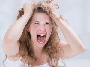 Punya Masalah Ketombe? Hati-hati Tanda Ada Penyakit Kulit
