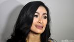 Iis Dahlia Bergaya Bak Anak Muda