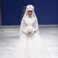 Qonita Gholib Exclusive Bridal Indonesia Fashion Week 2016 at Jakarta Convention Center. Senayan. Jakarta. [Foto: Mohammad Abduh/Wolipop]