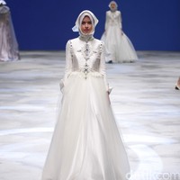 Kursien Karzai Moslem Bridal Indonesia Fashion Week 2016 at Jakarta Convention Center. Senayan. Jakarta. [Foto: Mohammad Abduh/Wolipop]