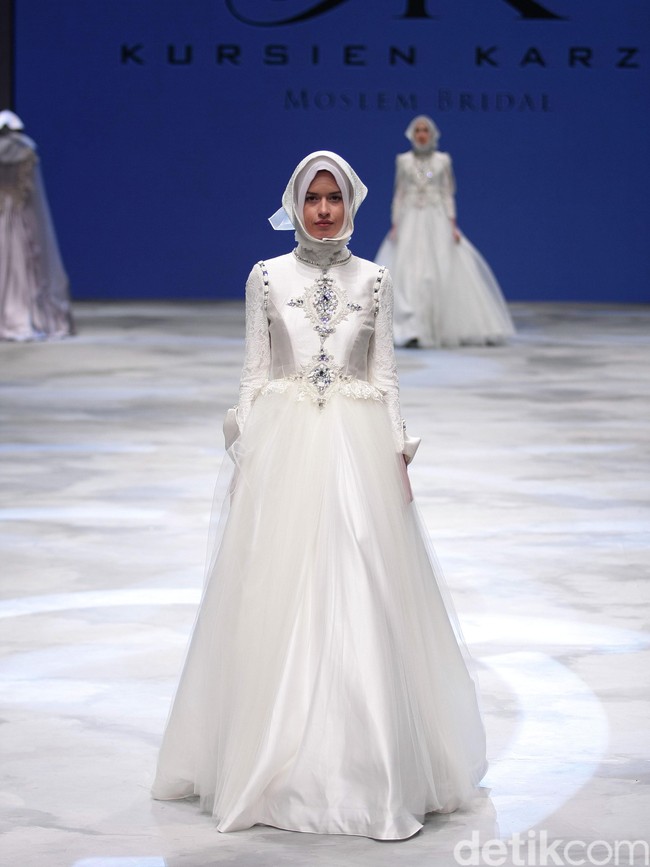Kursien Karzai Moslem Bridal Indonesia Fashion Week 2016 at Jakarta Convention Center. Senayan. Jakarta. [Foto: Mohammad Abduh/Wolipop]