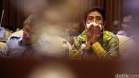 Komisi IV DPR RI mengklaim telah menerima banyak pengaduan dari sejumlah daerah terkait kebijakan Menteri Kelautan dan Perikanan Susi Pudjiastuti yang dinilai lebih  menyengsarakan kehidupan nelayan.