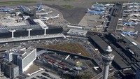 Bergeser ke negara Belanda. Bandara Schiphol kebanggaan Amsterdam berhasil duduk di peringkat 4 dengan total poin 286 (REUTERS/Yves Herman/Files)