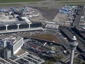 Kebijakan Trump Bikin 6 Warga Iran Telantar di Bandara Amsterdam