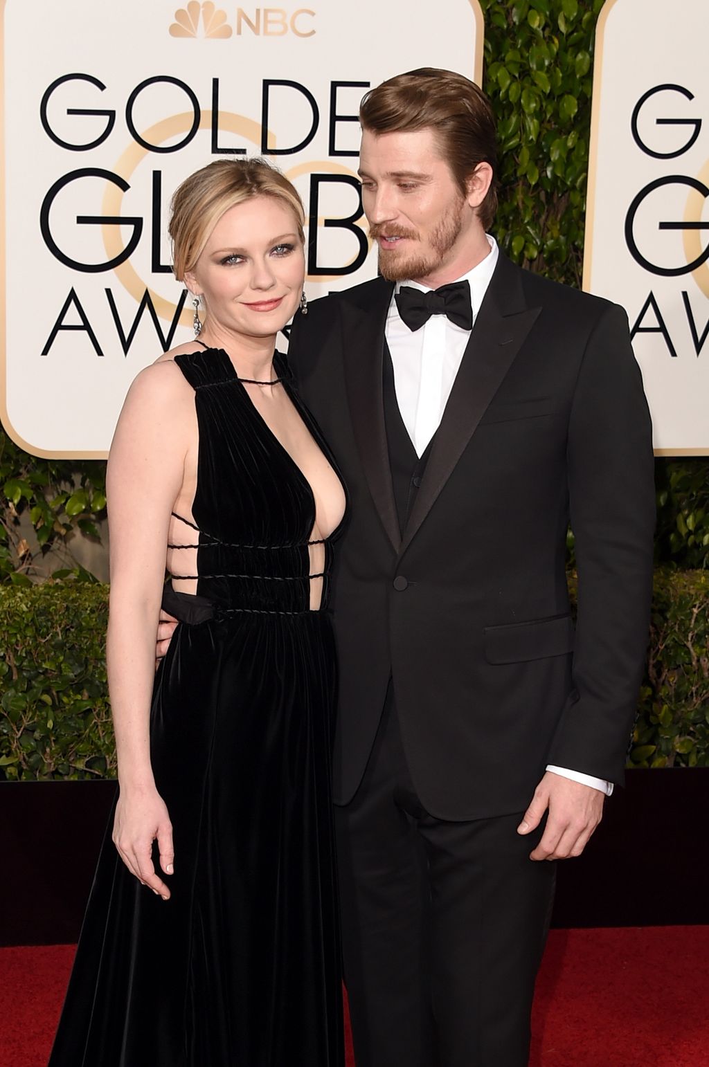 BEVERLY HILLS, CA - JANUARY 10:  Actors Kirsten Dunst (L) and Garrett Hedlund attend the 73rd Annual Golden Globe Awards held at the Beverly Hilton Hotel on January 10, 2016 in Beverly Hills, California.  (Photo by Jason Merritt/Getty Images)