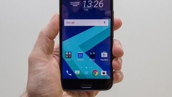 Pada 2016, HTC 10 jadi tanda-tanda kemunduran ponsel flagship dari HTC. Foto: Pocket Lint