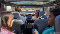 Lantai interior mobil yang rendah membuat proses keluar-masuk ke kabin lebih mudah. Jok uBox juga bisa digeser-geser sehingga menyediakan ruang yang lebih lega. Foto: Toyota