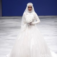 Qonita Gholib Exclusive Bridal Indonesia Fashion Week 2016 at Jakarta Convention Center. Senayan. Jakarta. [Foto: Mohammad Abduh/Wolipop]