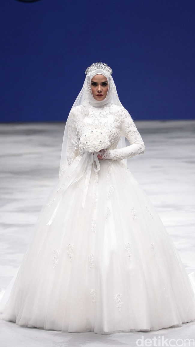 Qonita Gholib Exclusive Bridal Indonesia Fashion Week 2016 at Jakarta Convention Center. Senayan. Jakarta. [Foto: Mohammad Abduh/Wolipop]