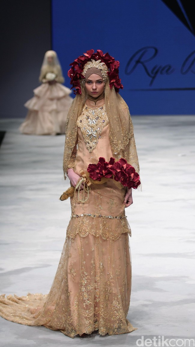 Ria Baraba. Indonesia Fashion Week 2016 at Jakarta Convention Center. Senayan. Jakarta. [Foto: Mohammad Abduh/Wolipop]