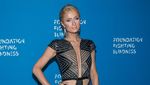 Paris Hilton Elegan Juga Seksi