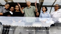 Setibanya di kompleks Gelora Bung Karno, Jakarta, Rabu, (13/04/2016), Wakil Presiden OCA, Wei Zhijong didampingi Rita Subowo langsung menuju VIP Barat.
