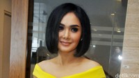 Yuni tampak cantik meski akan menginjak usia 44 tahun pada 3 Juni mendatang. Pool/Ismail/detikFoto.