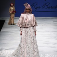 Ria Baraba. Indonesia Fashion Week 2016 at Jakarta Convention Center. Senayan. Jakarta. [Foto: Mohammad Abduh/Wolipop]