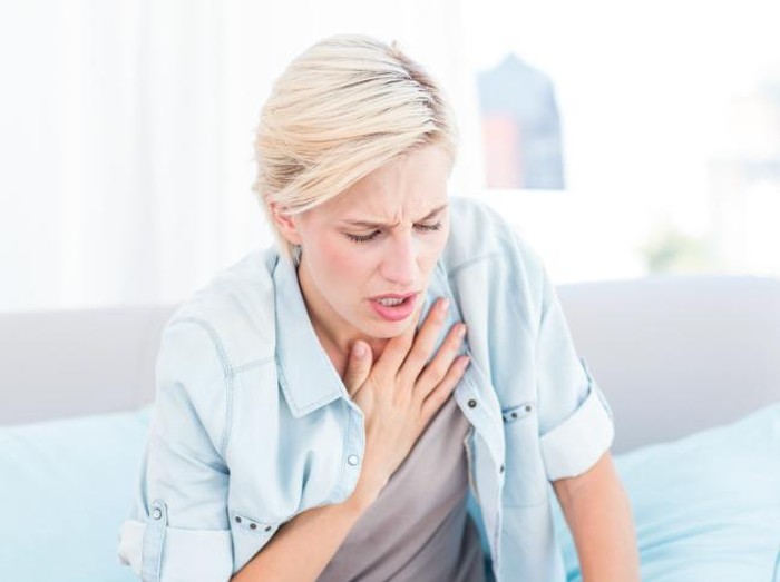 Pertolongan pertama sesak napas akibat menghirup abu vulkanik/Foto: Thinkstock Pertolongan pertama sesak napas akibat menghirup abu vulkanik/Foto: Thinkstock