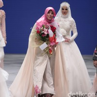 Qonita Gholib Exclusive Bridal Indonesia Fashion Week 2016 at Jakarta Convention Center. Senayan. Jakarta. [Foto: Mohammad Abduh/Wolipop]