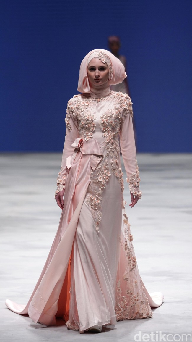 Qonita Gholib Exclusive Bridal Indonesia Fashion Week 2016 at Jakarta Convention Center. Senayan. Jakarta. [Foto: Mohammad Abduh/Wolipop]