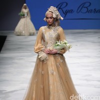 Ria Baraba. Indonesia Fashion Week 2016 at Jakarta Convention Center. Senayan. Jakarta. [Foto: Mohammad Abduh/Wolipop]