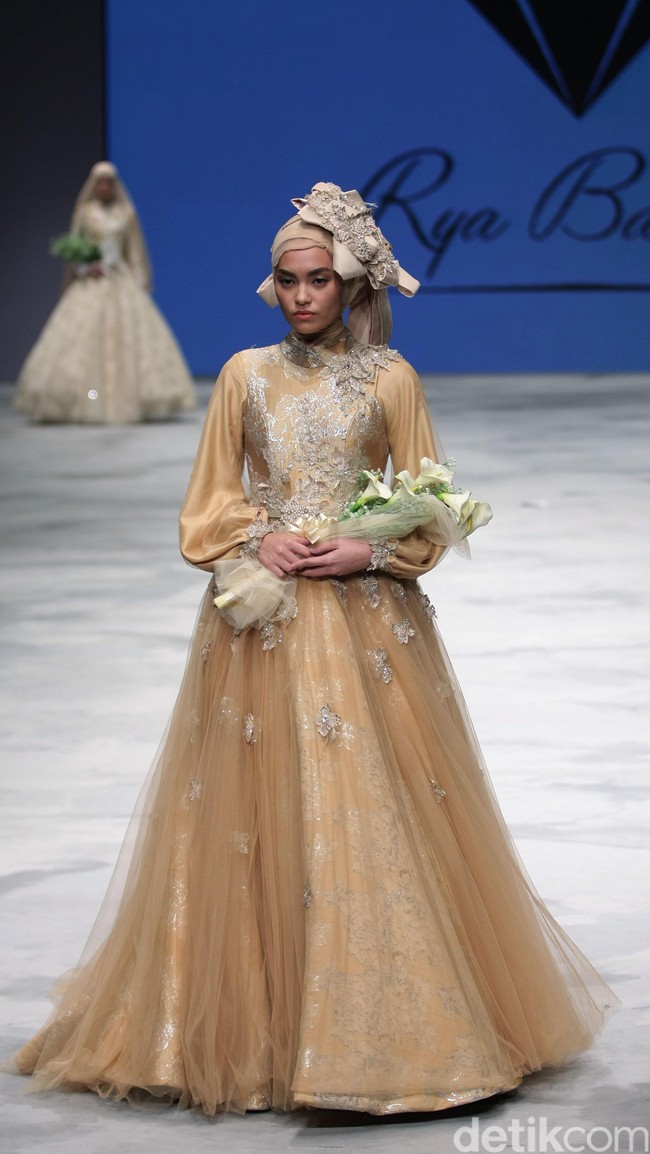 Ria Baraba. Indonesia Fashion Week 2016 at Jakarta Convention Center. Senayan. Jakarta. [Foto: Mohammad Abduh/Wolipop]