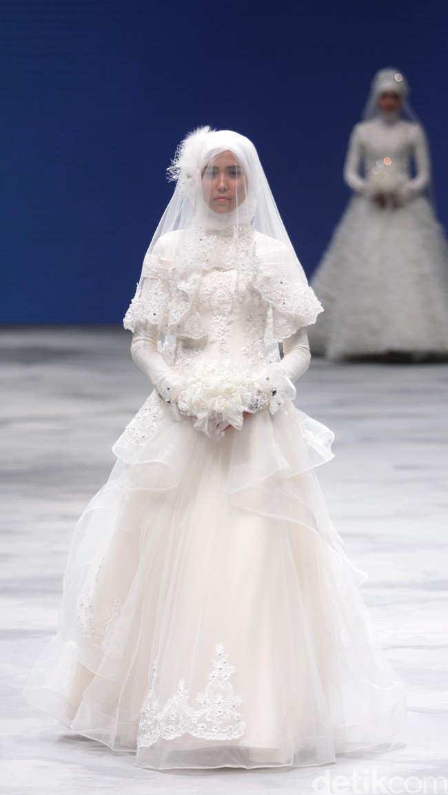 Qonita Gholib Exclusive Bridal Indonesia Fashion Week 2016 at Jakarta Convention Center. Senayan. Jakarta. [Foto: Mohammad Abduh/Wolipop]