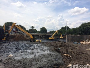 Lumpur Kali Krukut akan Digunakan untuk Reklamasi Pantai Jakarta