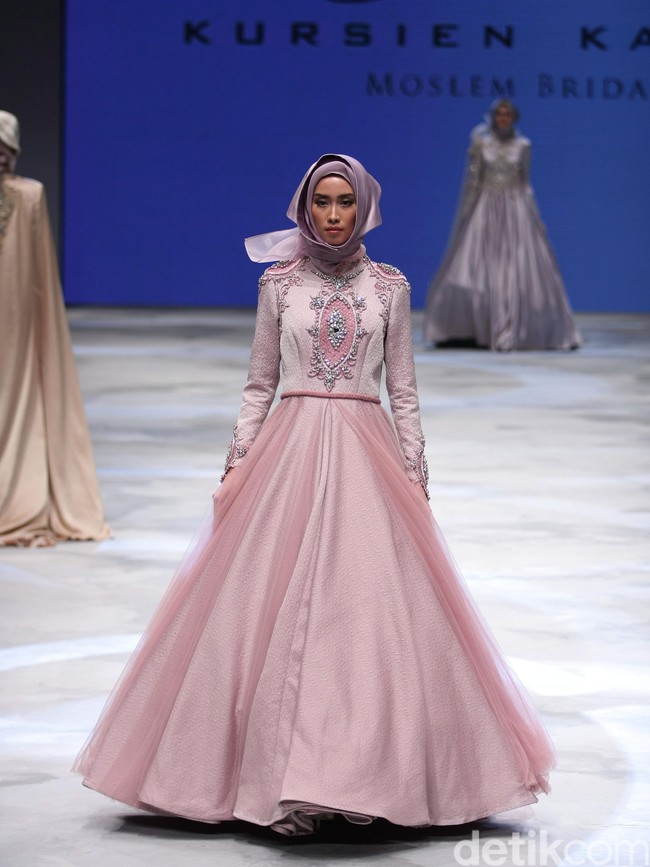 Kursien Karzai Moslem Bridal Indonesia Fashion Week 2016 at Jakarta Convention Center. Senayan. Jakarta. [Foto: Mohammad Abduh/Wolipop]