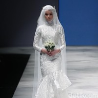 Ria Baraba. Indonesia Fashion Week 2016 at Jakarta Convention Center. Senayan. Jakarta. [Foto: Mohammad Abduh/Wolipop]