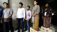 Sebenarnya ibu-ibu ini sudah mengadu ke Pemprov Jateng dan aparat terkait, tetapi tidak ada hasil.