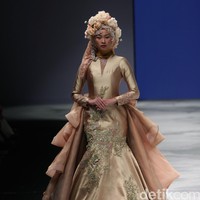 Ria Baraba. Indonesia Fashion Week 2016 at Jakarta Convention Center. Senayan. Jakarta. [Foto: Mohammad Abduh/Wolipop]