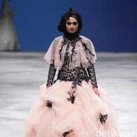 Qonita Gholib Exclusive Bridal Indonesia Fashion Week 2016 at Jakarta Convention Center. Senayan. Jakarta. [Foto: Mohammad Abduh/Wolipop]